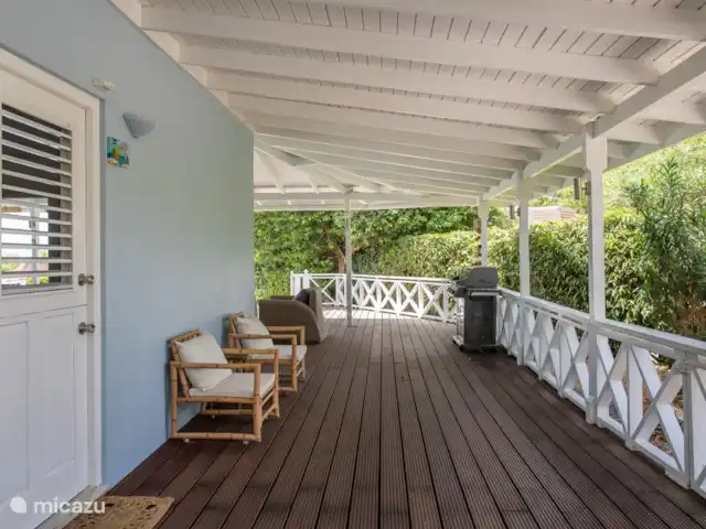 Villa Mai Blu huren in Curaçao, Curacao-Midden, Piscadera - bungalow Veranda bij voordeur