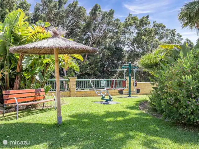 casa pura vida en España, Costa del Sol, Benalmádena - apartamento Zona de descanso y fitness en la piscina