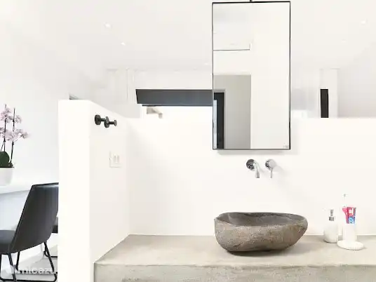 Salle de bain en suite avec vue