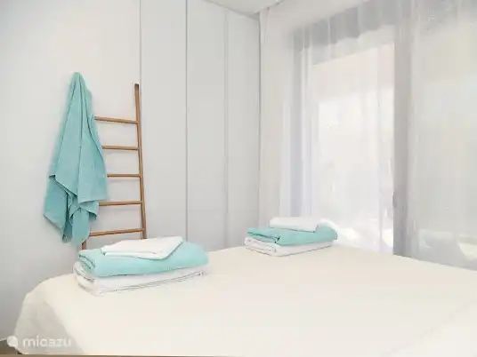 Toutes les chambres sont équipées de lits sommiers à ressorts avec un surmatelas de 160x200