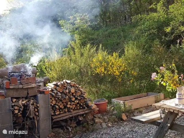 Location de Vacances France, Puy-de-Dôme, Teilhet, maison de vacances - Malguette Profitez du jardin !