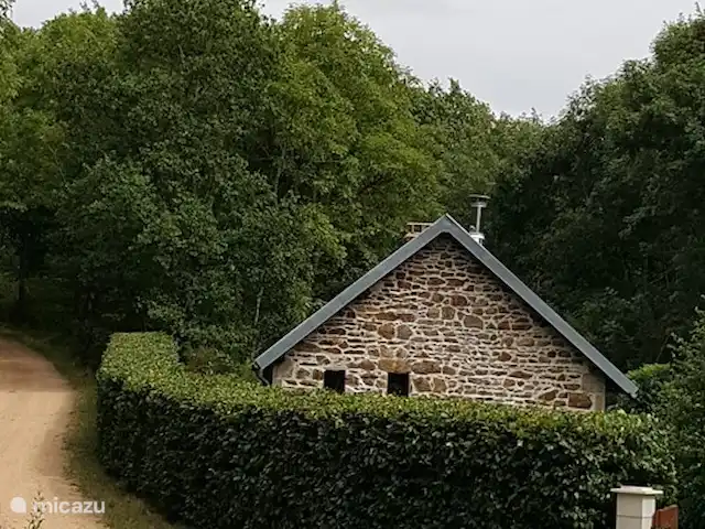 Location de Vacances France, Puy-de-Dôme, Teilhet, maison de vacances - Malguette Notre maison de vacances est située sur une petite route de campagne, qui n'est utilisée que par le trafic local.