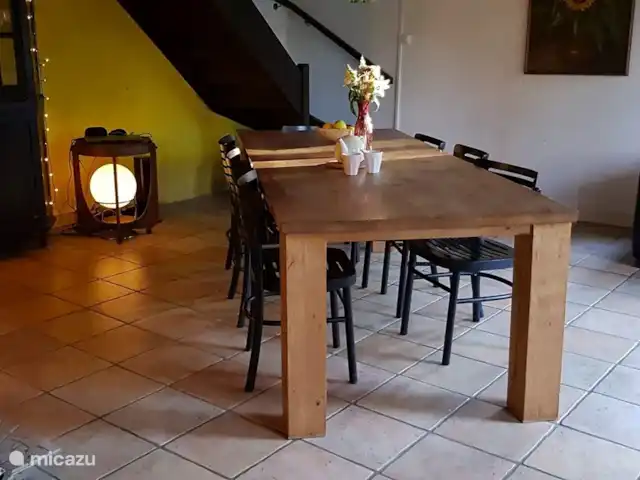 Location de Vacances France, Puy-de-Dôme, Teilhet, maison de vacances - Malguette Salle à manger au rez-de-chaussée, à côté de la cuisine.