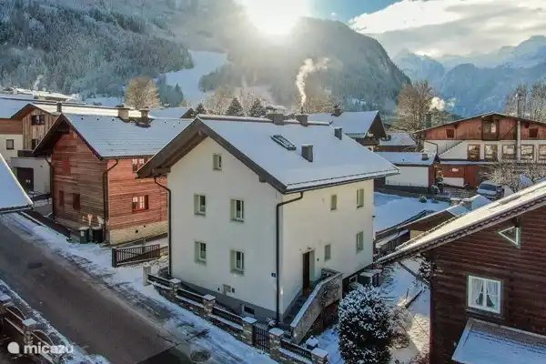 Das Chalet Alpenglück befindet sich im Zentrum von Kaprun.