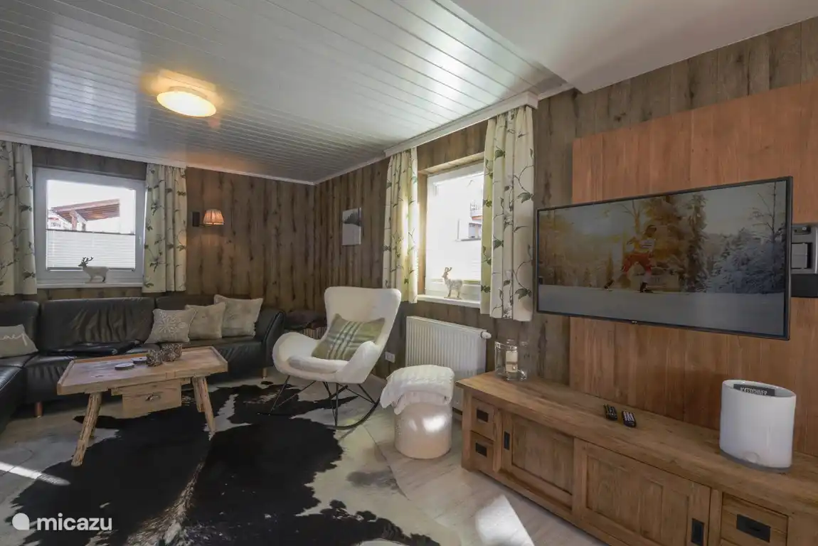 Wohnzimmer des Chalets.