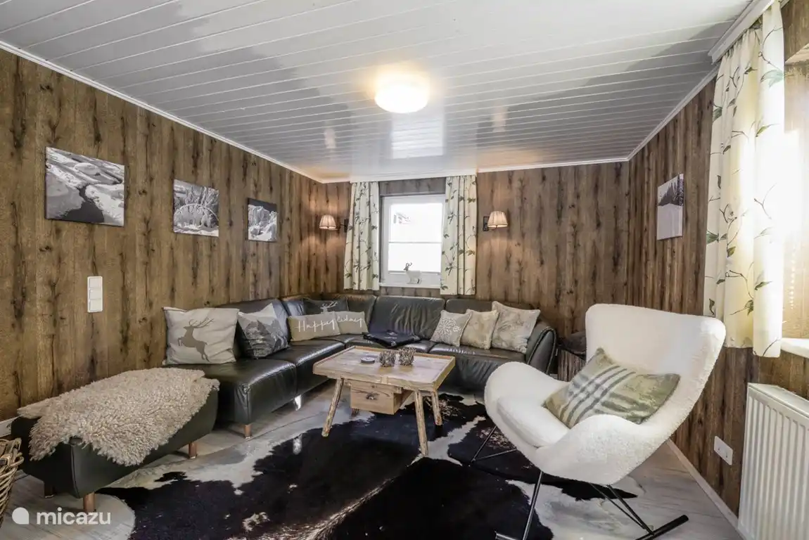 Wohnzimmer des Chalets.