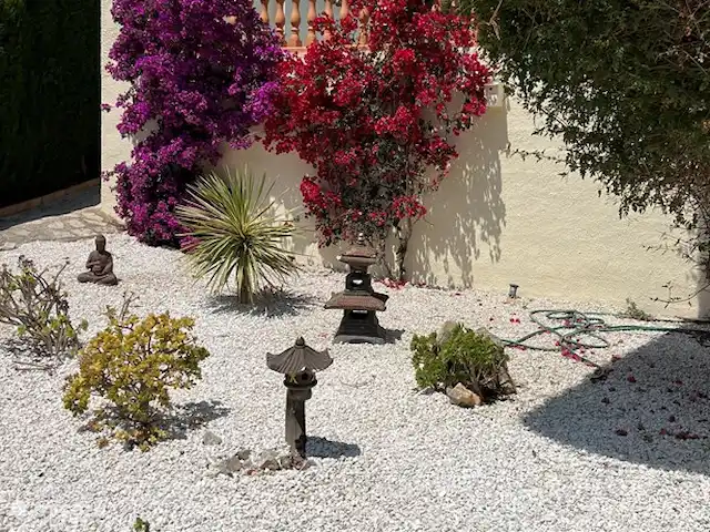 Maravilla Solar en España, Costa Blanca, Benitachell - villa Un montón de flores y plantas de colores