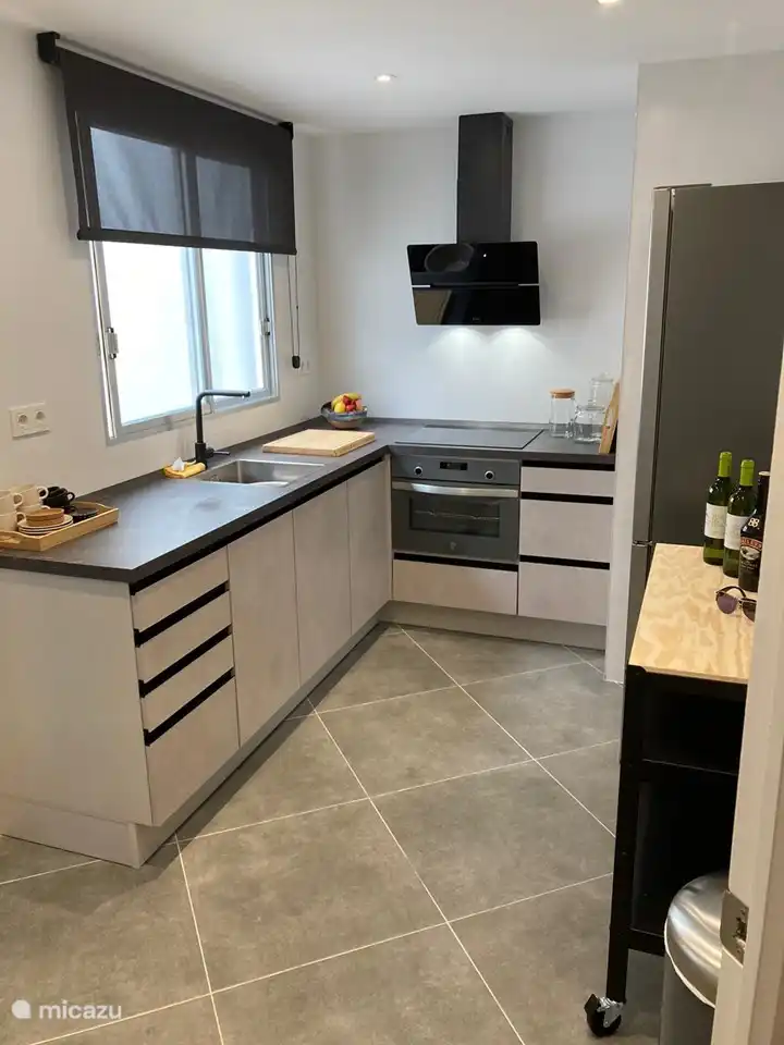 Schöne neue Küche inkl. Geräten