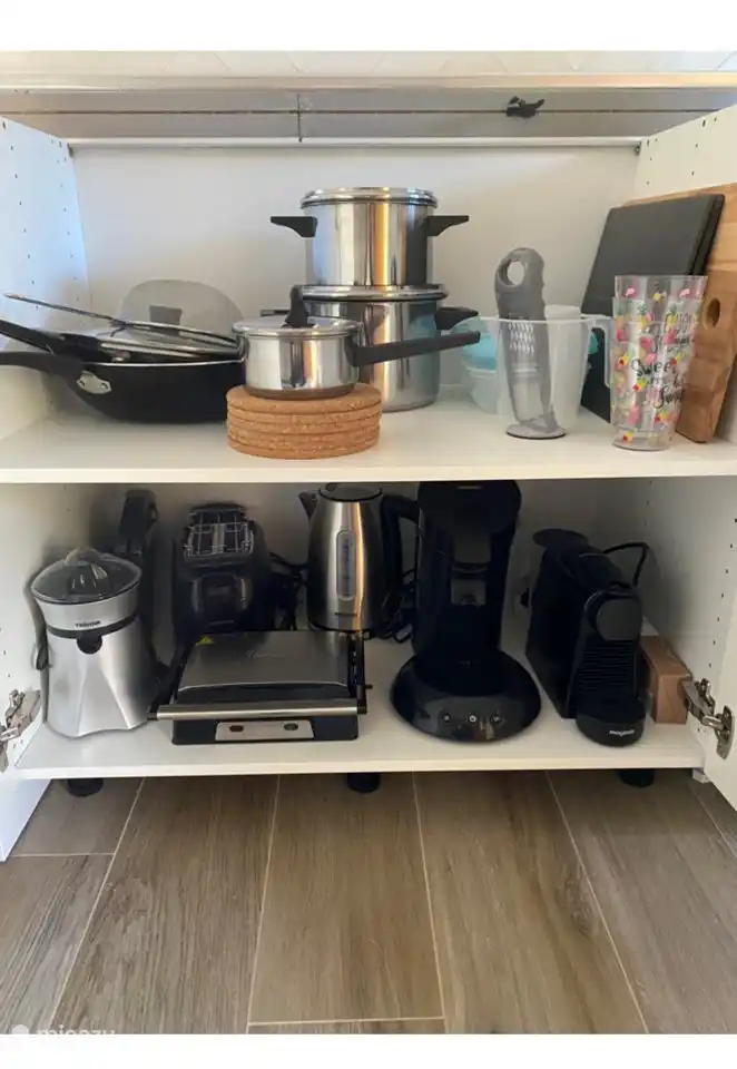 All kitchen facilities and equipment such as Nespresso, Senseo, milk frother, kettle, sandwich maker, grill, toaster, electric juicer, etc.