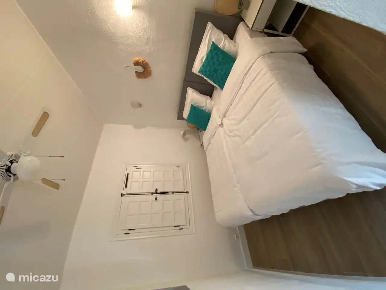 You can also darken the bedroom in this bedroom with the shutters. And you can keep the heat out.