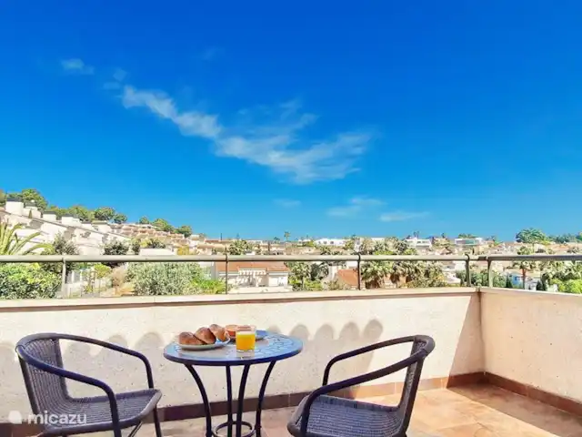 Casa Moraira Sport huren in Spanje, Costa Blanca, Moraira - vakantiehuis Tafeltje op het terras op de 1ste verdieping.