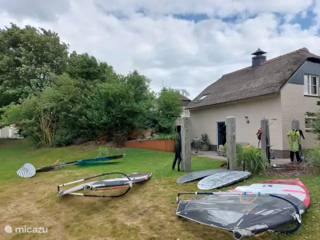 Wetterwille | Pays-Bas, Frise, Makkum - villa marcher jusqu'à l'eau avec le matériel de surf.... :-)