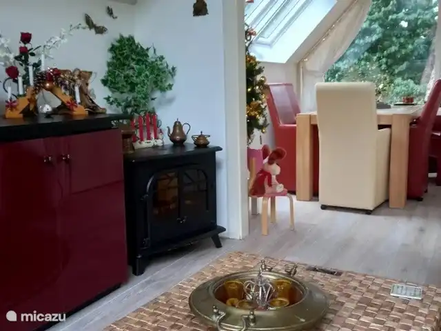 maison 80 m2 avec jardin de presque 900 m2 | Pays-Bas, Overijssel, Ommen - maison de vacances salon ensoleillé avec salle à manger attenante