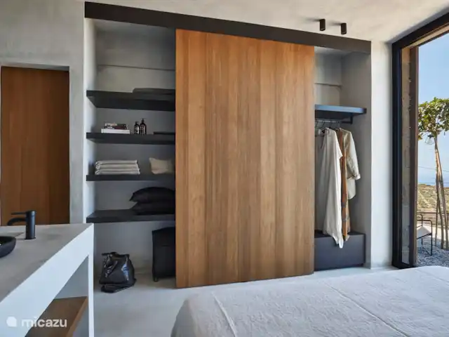 Metochi Lodge huren in Griekenland, Kreta, Platanos - villa Dressingkast met kasptokken, en en ruimte om koffers op te bergen