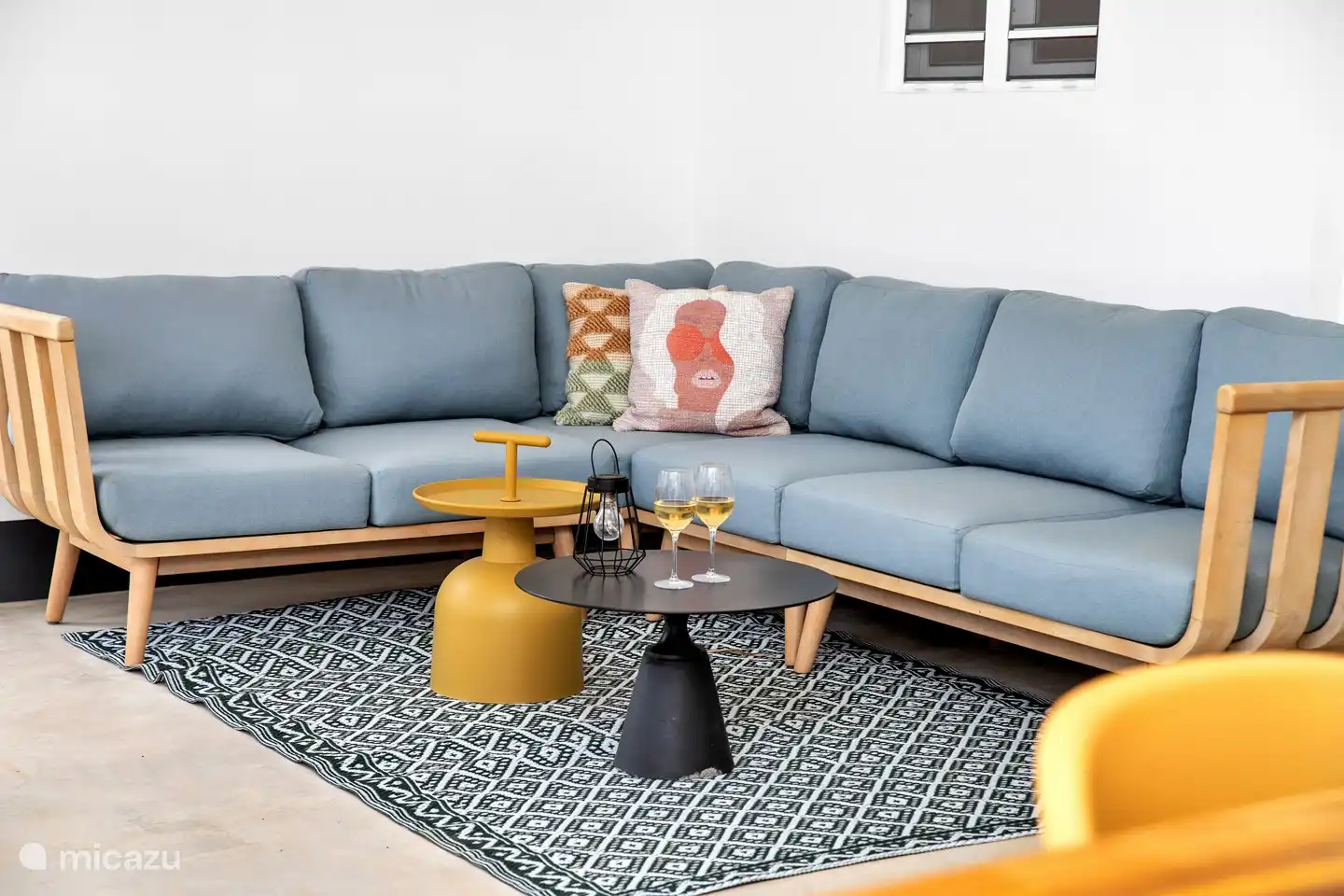 Spacious lounge set with space for 6 people to relax.