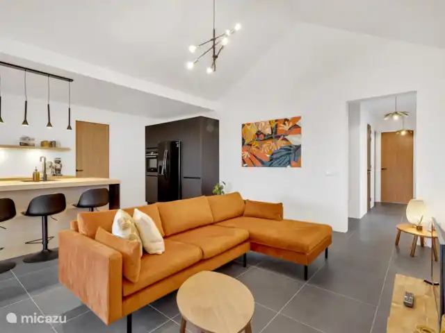 Villas sur l'Eau Appartement 3 Chambres | Bonaire, Bonaire, Kralendijk - appartement Séjour avec canapé confortable et TV.