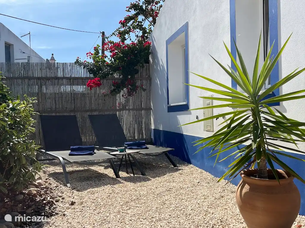 Heerlijk zonnetje maar ook schaduw op het terras.