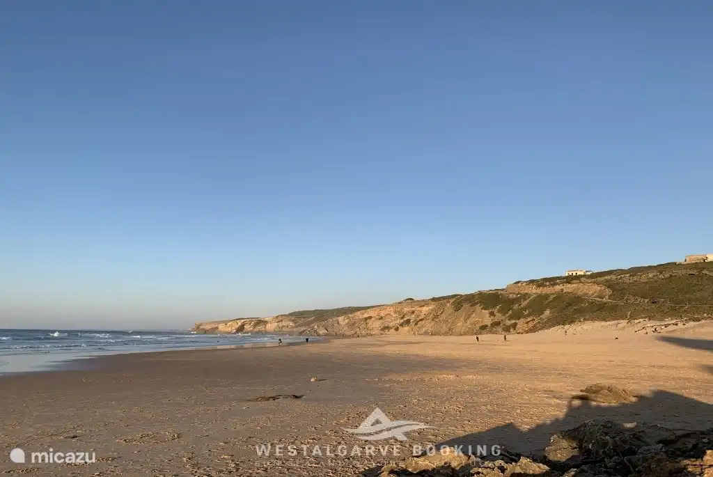 Vele uitgestrekte stranden met gezellige terrasjes.