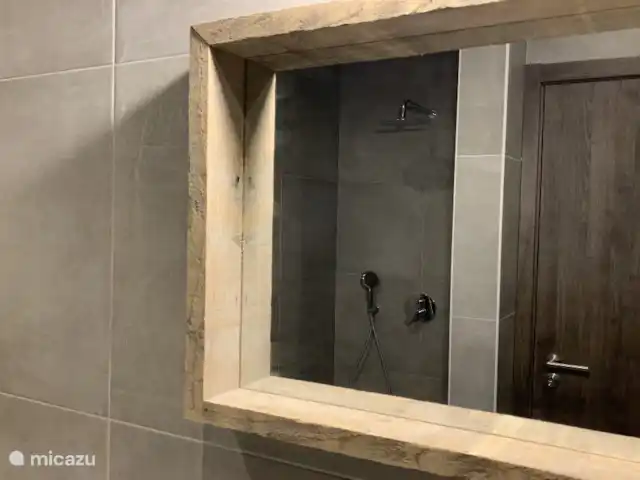 Nieuw landelijk vakantiehuis huren in Portugal, Algarve, Aljezur - vakantiehuis Badkamer met scheer-/make-up spiegel en föhn.