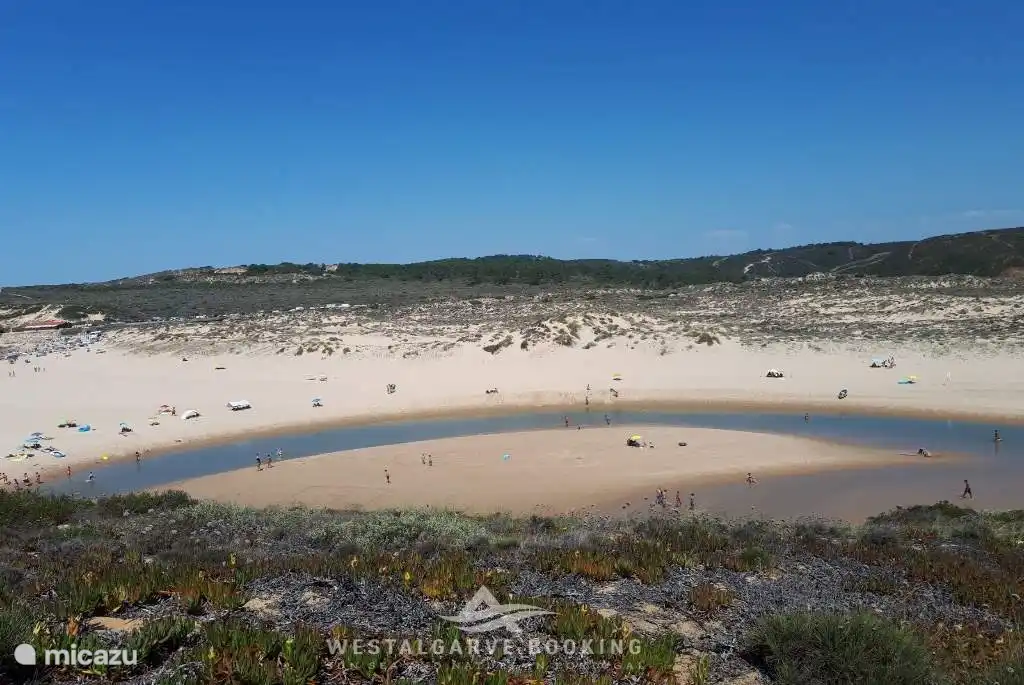 Wunderschöne Sandstrände nur 3 km entfernt.