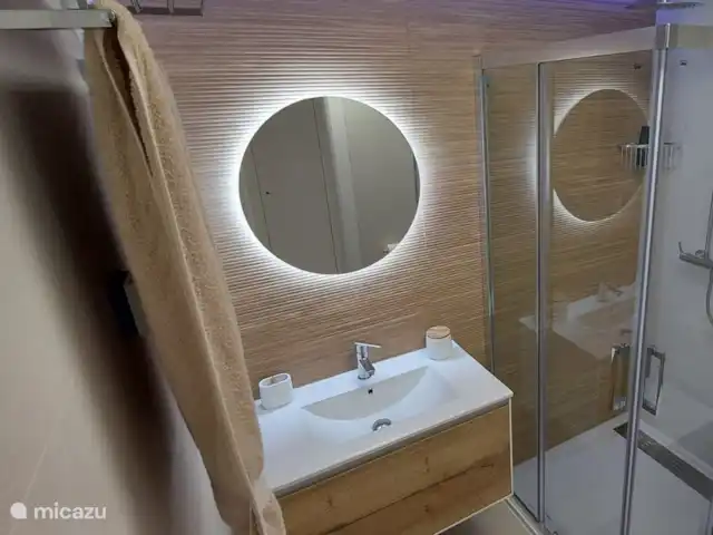 Casa Monty huren in Spanje, Costa Blanca, Torrevieja - penthouse Het appartement bevat twee volledig uitgeruste badkamers met douche & toilet.