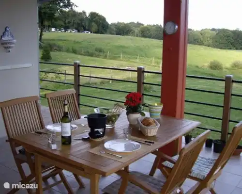 terras van het huis. Het terras is ca 25 m