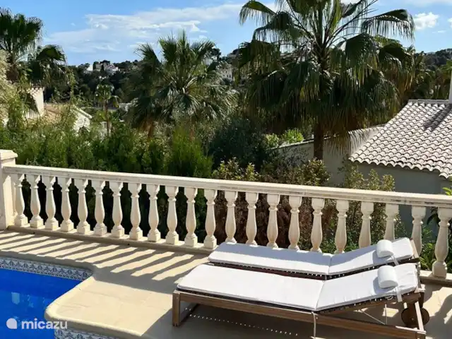 Villa Futura huren in Spanje, Costa Blanca, Benissa - villa Ligzetels aan het zwembad, met view op de vallei