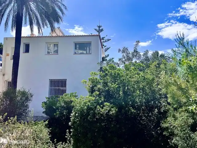 Villa Futura huren in Spanje, Costa Blanca, Benissa - villa Zicht achter het huis, vanuit de groene tuin