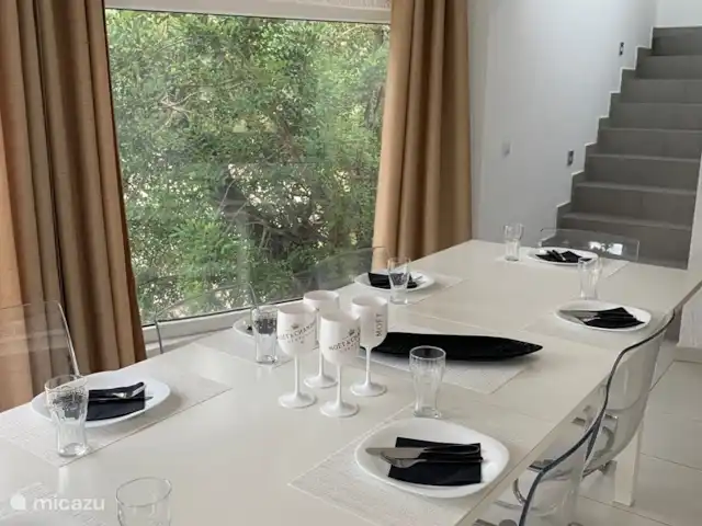 Villa Futura huren in Spanje, Costa Blanca, Benissa - villa 
Eettafel met view op de villa's en zwembad