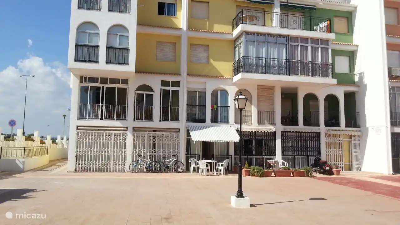 La Paz is on the ground floor and therefore nice to use for the disabled and children to play because the inner area is a pedestrian area.