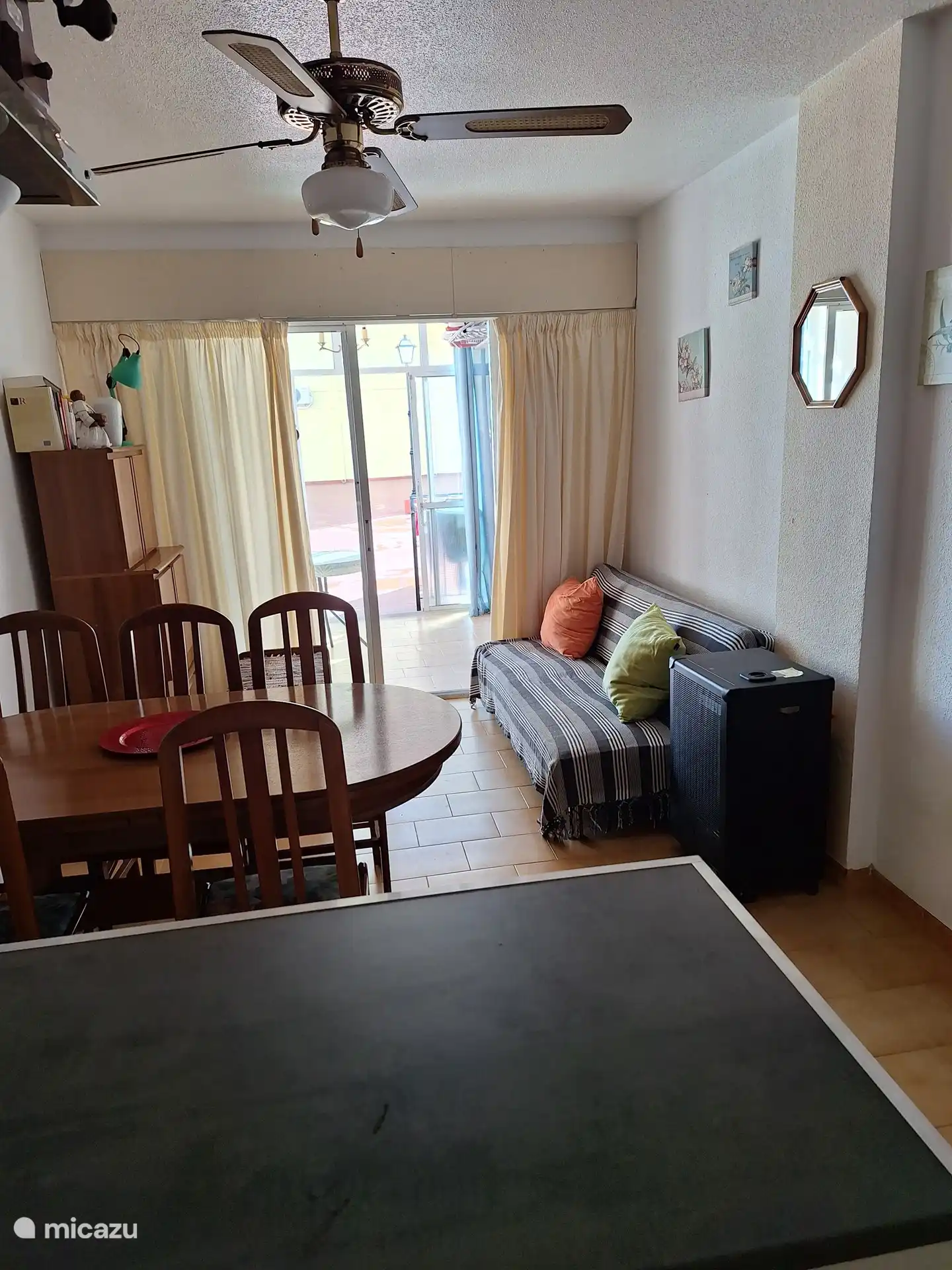 From the two-person sofa bed you oversee everything and also the Smart TV, there is fiber optic internet available.