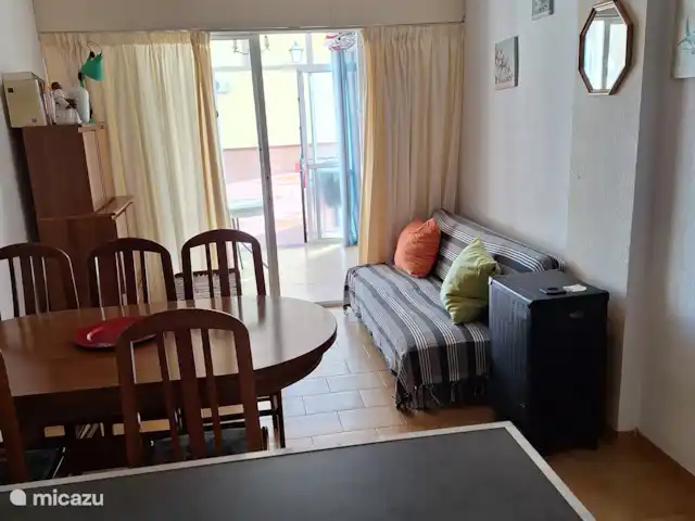 apartamento en España, Costa Blanca, Torrevieja – Apartamento La Paz Desde el sofá cama para dos personas se supervisa todo y también la Smart TV, hay Internet de fibra óptica disponible.