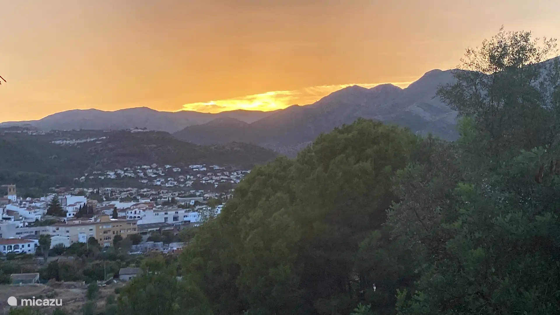 Sonnenuntergang. Ein sch&#246;ner Spaziergang zum Dorf und Sie werden diese klare, saubere Bergluft sehen