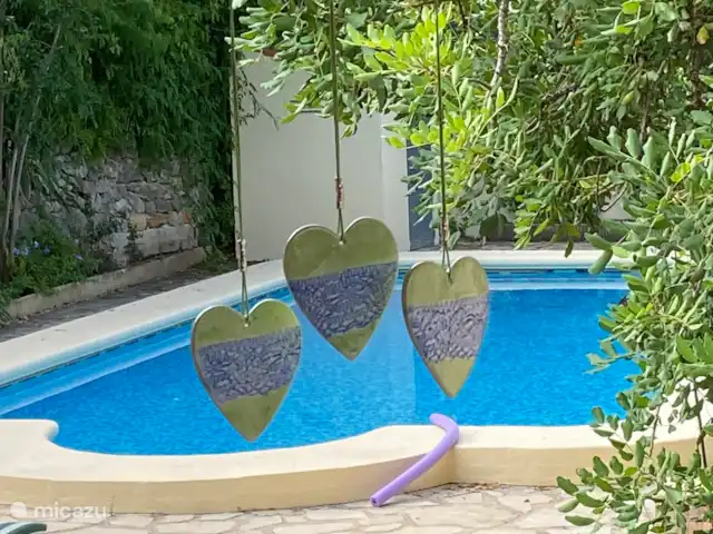Casa Virginia huren in Spanje, Costa Blanca, Orba - vakantiehuis Casa Virginia kent vele terrassen die min of meer gelijkvloers zijn. U kijkt zo naar het zwembad en loopt er zo heen om een duik te nemen