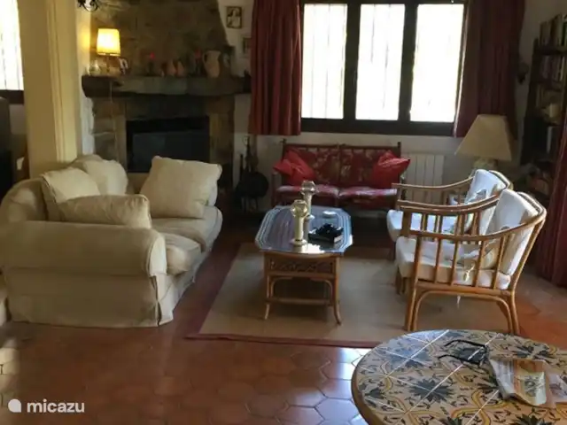 Casa Virginia huren in Spanje, Costa Blanca, Orba - vakantiehuis Comfortabele grote woonkamer met openslaande balkondeuren, tvkamer met gratis wifi.