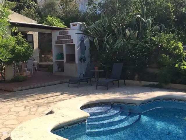 Casa Virginia huren in Spanje, Costa Blanca, Orba - vakantiehuis Casa Virginia is voorzien van vele terrassen. Een ideale plek voor rustzoekers, wandelaars, fietsers en uiteraard ook zeer geschikt voor diegenen die van golf houden of tennis.