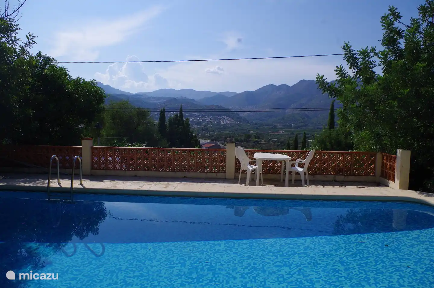 Genie&#223;en Sie die Aussicht auf das Dorf Orba