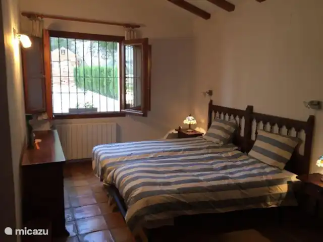 Casa Virginia huren in Spanje, Costa Blanca, Orba - vakantiehuis Slaapkamer met 2 bedden. Matrasmaat 90 x 185 Aanwezig ladenkast en grote inbouwkasten