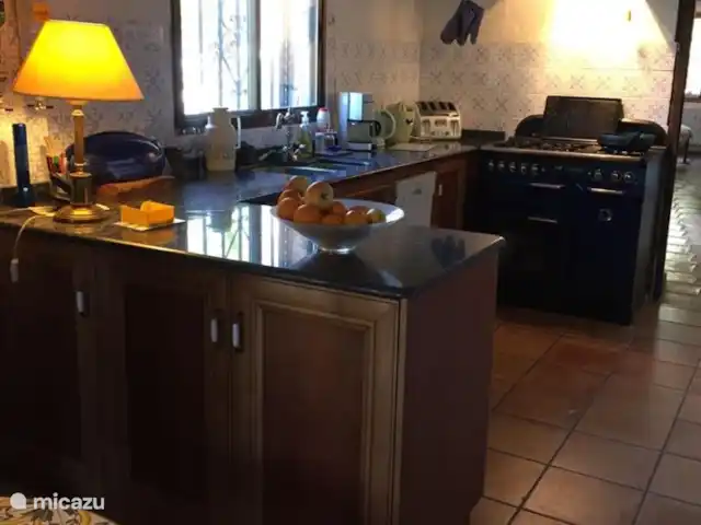 Casa Virginia huren in Spanje, Costa Blanca, Orba - vakantiehuis Voor de thuiskoks onder ons! Volledig ingerichte open keuken met electrische oven en een gasoven. Keuken is compleet ingericht. Aan alles is gedacht om uw gasten van een optimale maaltijd te voorzien