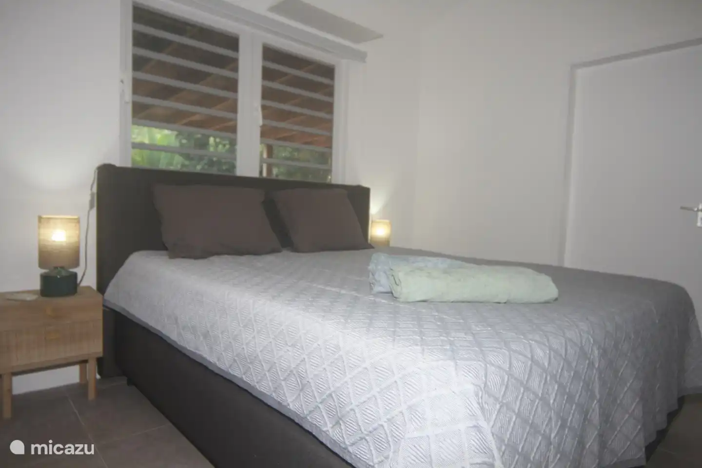 Master-Schlafzimmer Kingsize-Bett