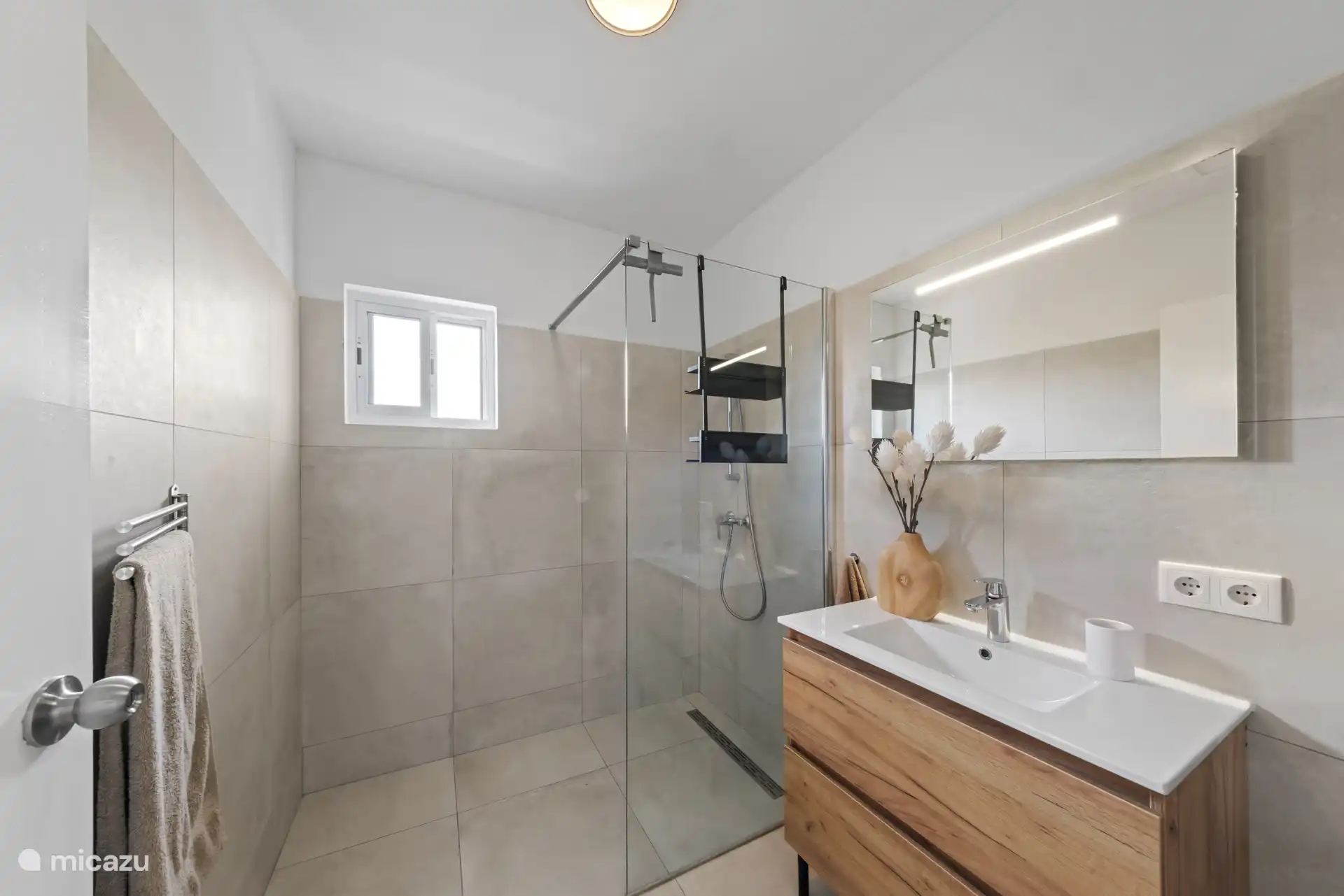 Gedeelde badkamer slaapkamer 2&3