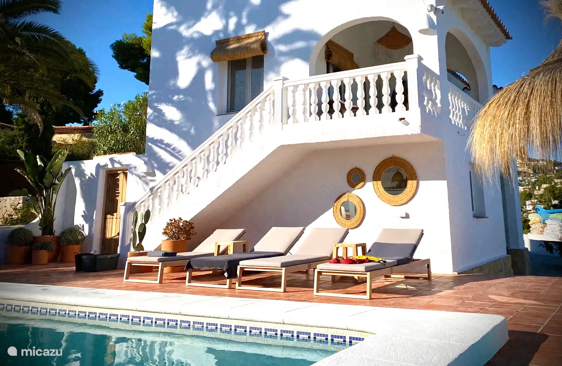 Façade vue de la naya