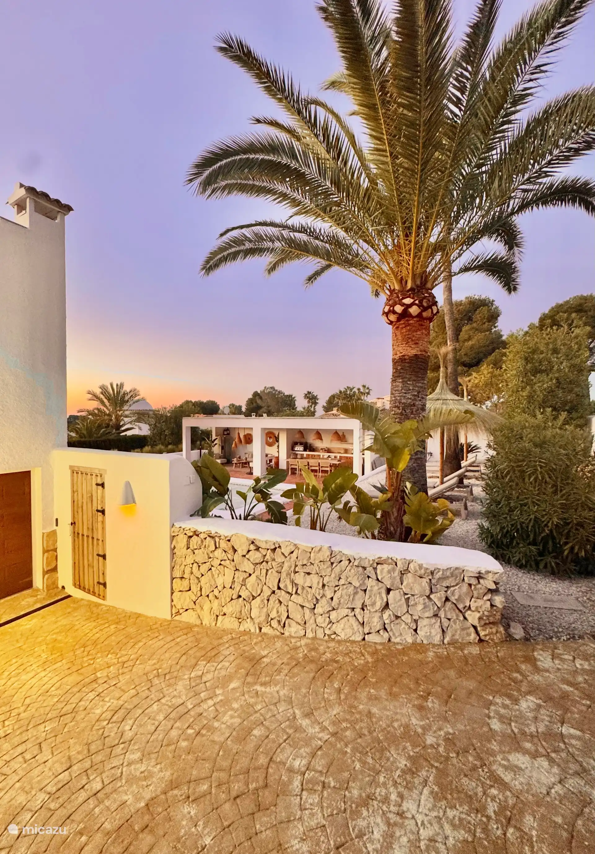 Entree / afgesloten parking