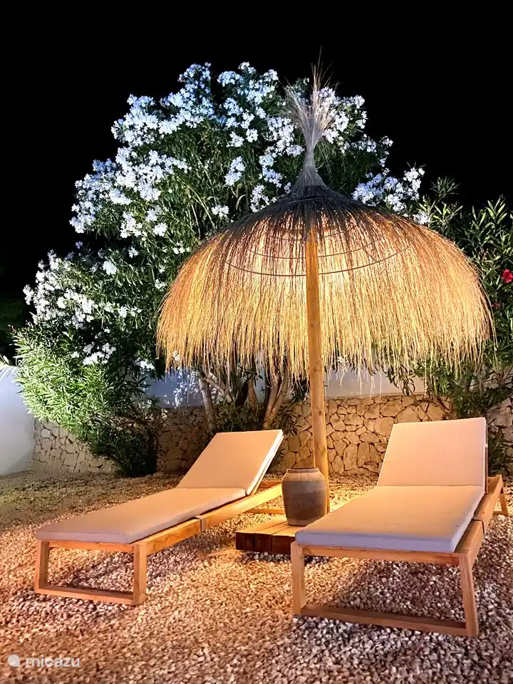 Chaises longues la nuit