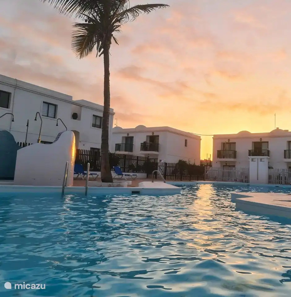 Großer Swimmingpool