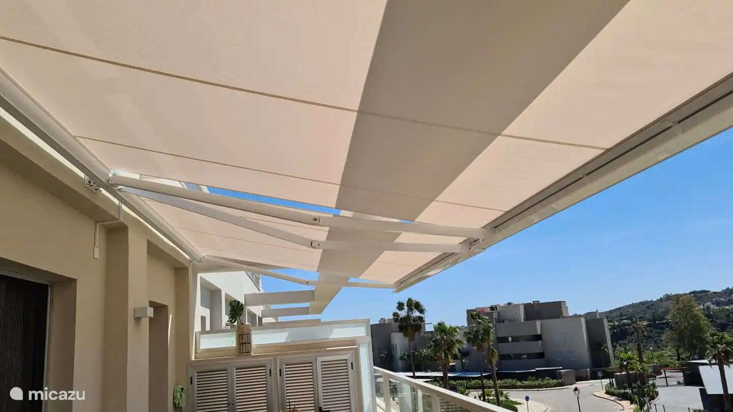 Feine Markisen mit Windsensor.