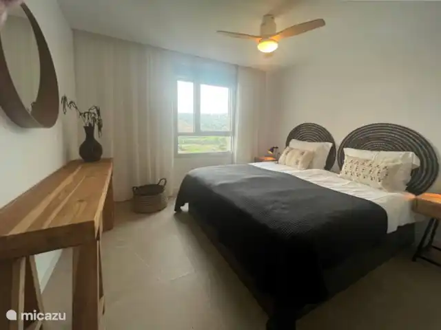 Hip appartement - Casa Mijas -Málaga huren in Spanje, Costa del Sol, La Cala de Mijas - appartement Slaapkamer 1 met plafondventilator, vliegenhor en rolluken.