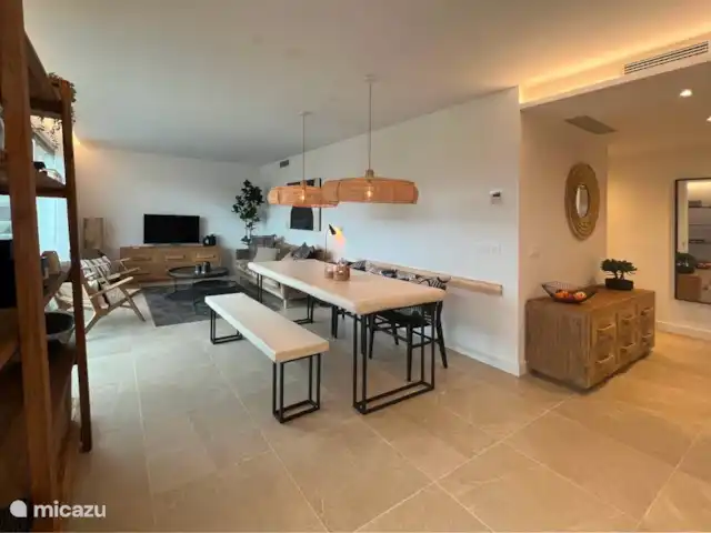 Hip appartement - Casa Mijas -Málaga huren in Spanje, Costa del Sol, La Cala de Mijas - appartement De huiskamer met uitzicht op de hal.