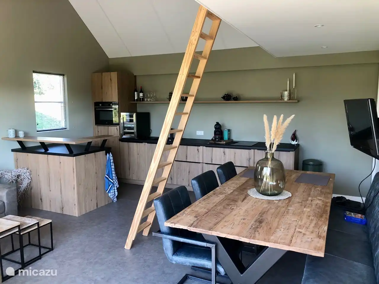 Blick in die Küche mit allen Annehmlichkeiten