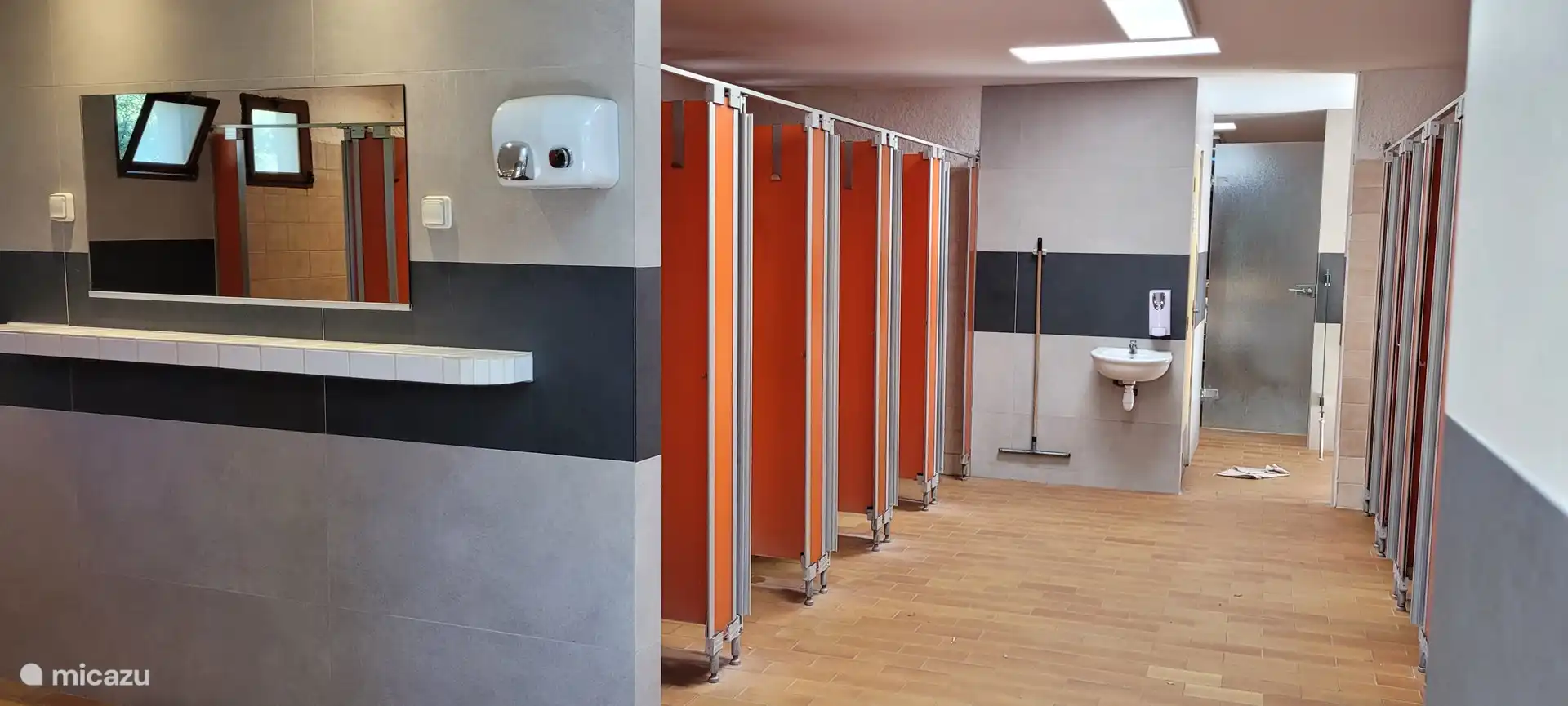 Bâtiment sanitaire 2
